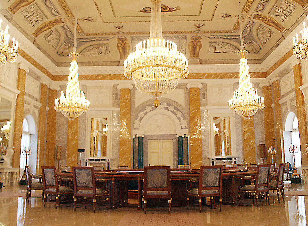 Константиновский дворец